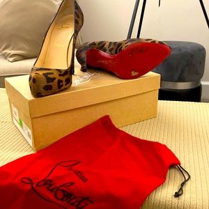 Selling a pair of Christian LB. Rolando_PHPump.